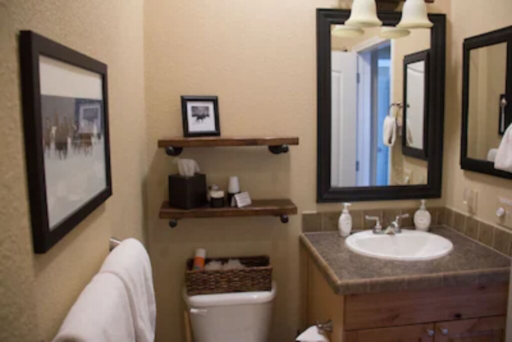 COTTAGE ON THE CREEK VACATION RENTAL. Sleeps 4. Beautiful views. Riverside deck. Fishing.