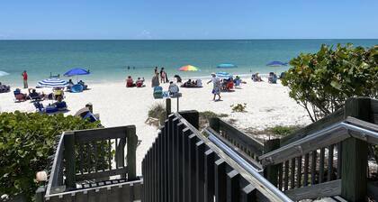 Walk to Beach and Restaurants! Great Rates!