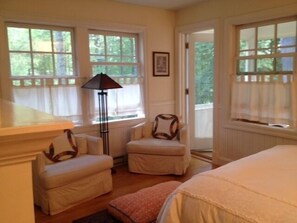 4 bedrooms, desk, iron/ironing board, free WiFi