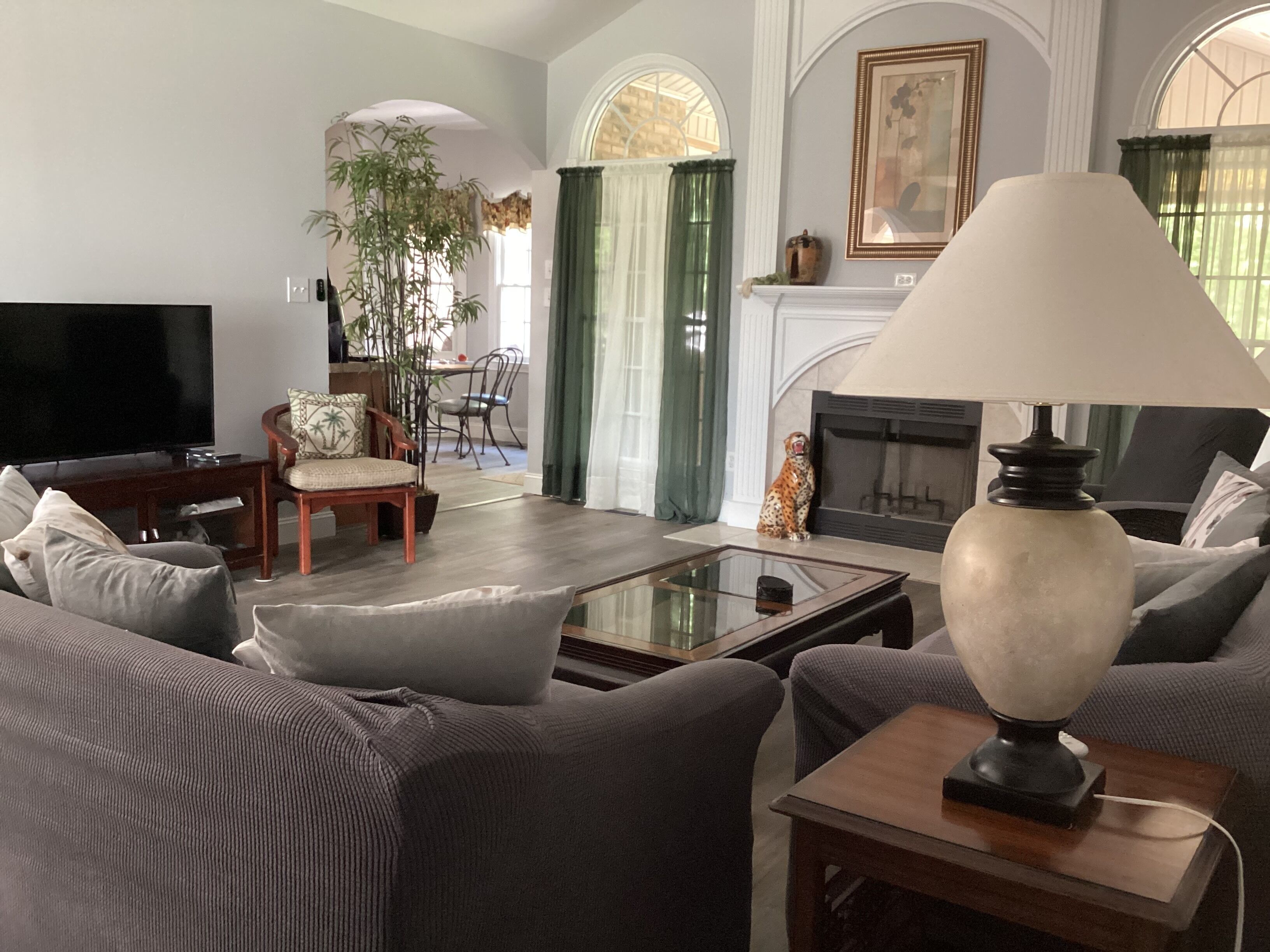 Beautiful Home on 5 Acres in Secluded, Scenic Area close to the Tennessee River