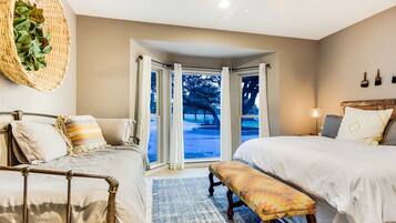 7 bedrooms, iron/ironing board, WiFi, bed sheets