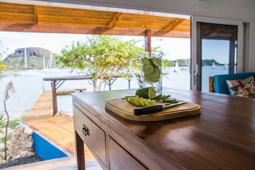 Escape to Villa Hammaka - Enjoy Amazing Waterfront Views!