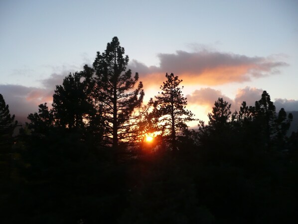 Exterior - Sunset View at Pine Mountain Club–Stunning Views, Modern Comforts & Dog-Friendly (Frazier Park)