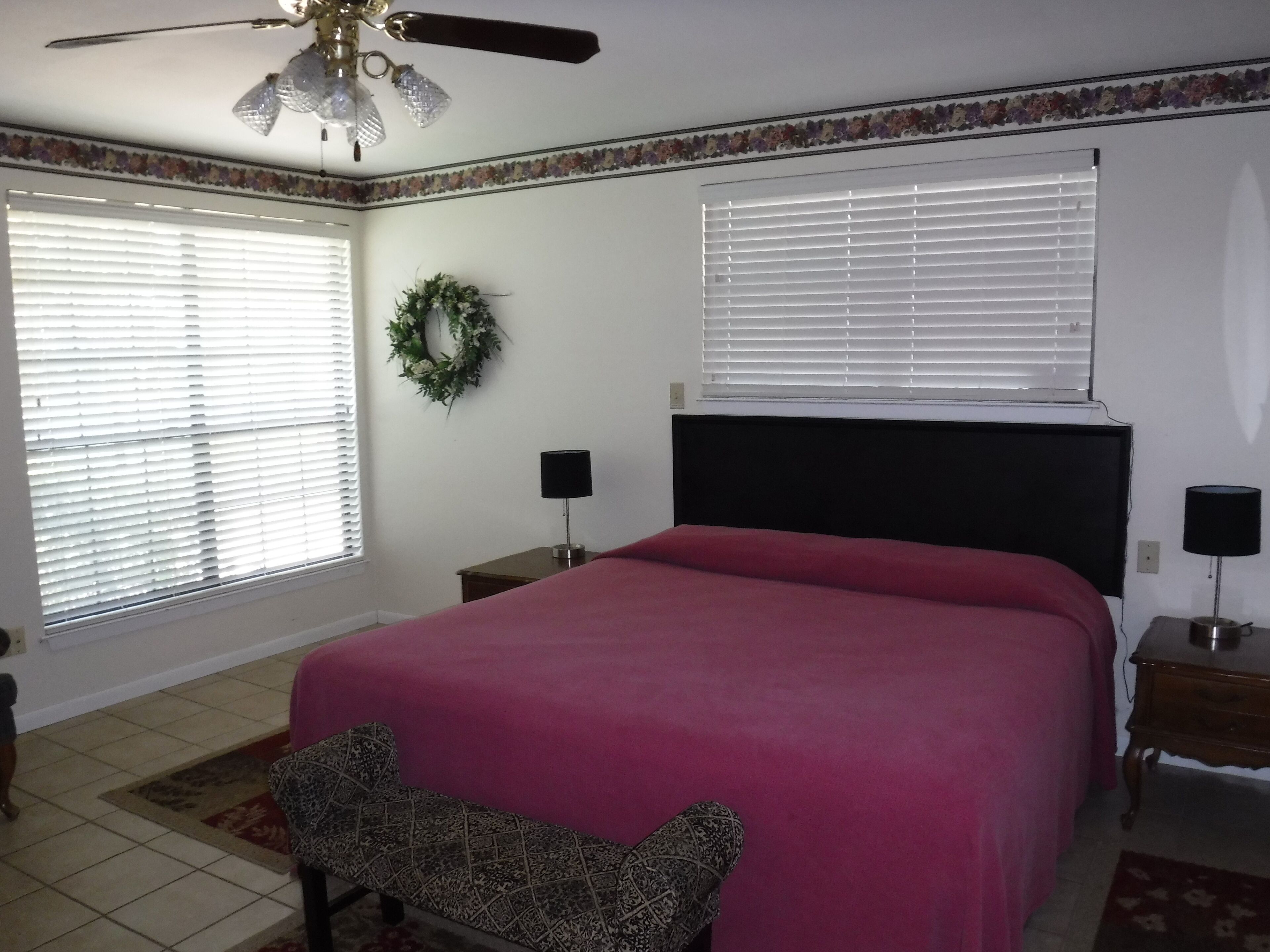 3 bedrooms, iron/ironing board, WiFi, bed sheets