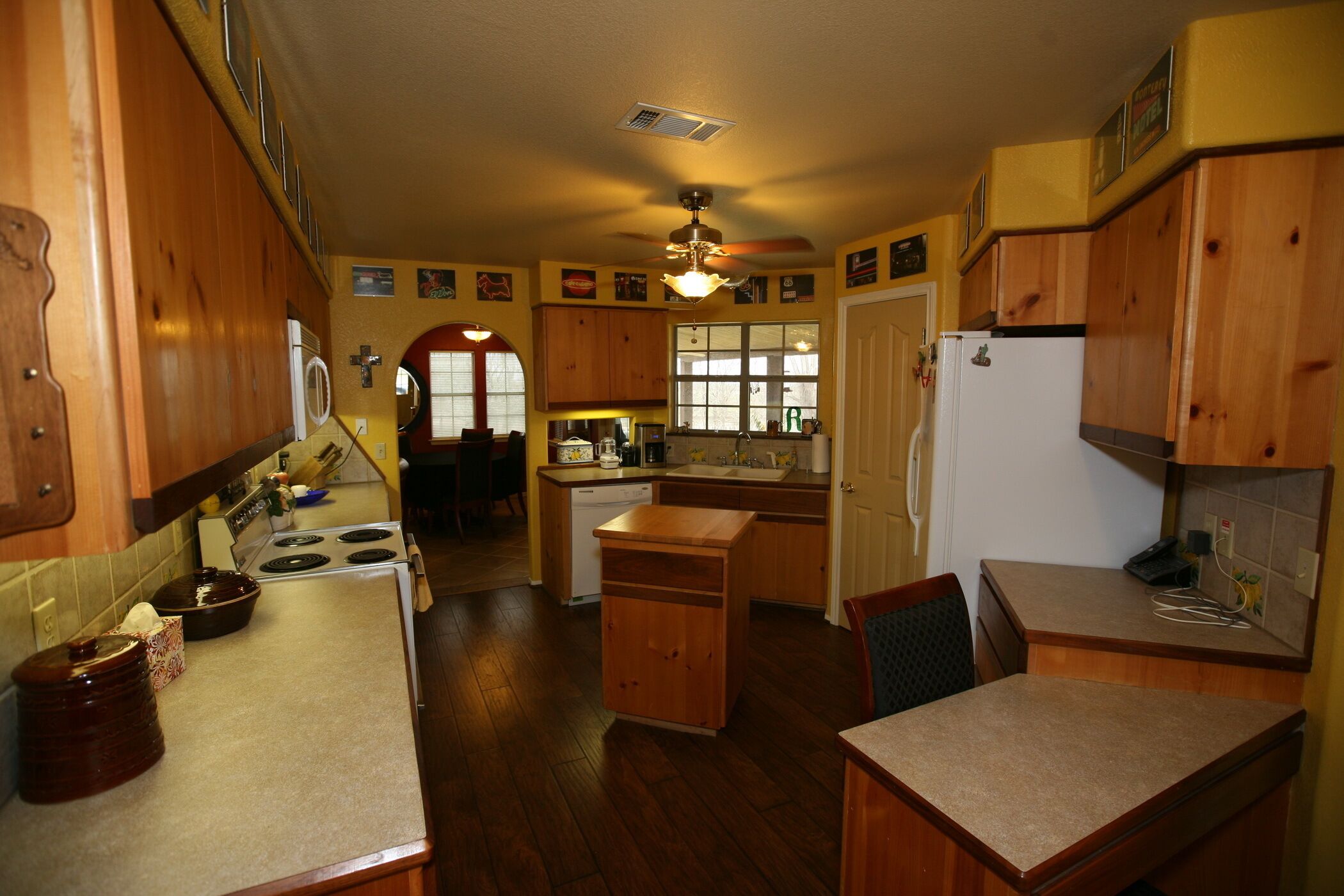 Country retreat w/Fishing Pond on springfed creek, great for families.