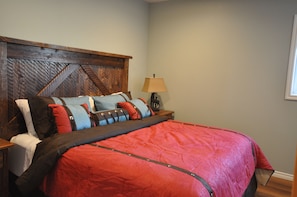 2 bedrooms, iron/ironing board, travel crib, free WiFi