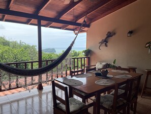 Outdoor dining - Gorgeous Views of Pacific and Rainforest (Manuel Antomio)