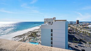 A beachfront hotel with a pool, beach access, and a view of the ocean. - Beach Club 1406 - 𝑺𝒆𝒂𝒔𝒊𝒅𝒆 𝑺𝒆𝒓𝒆𝒏𝒊𝒕𝒚 (Pensacola Beach)