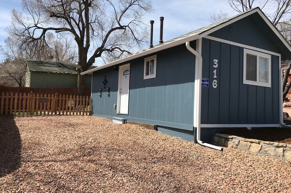 Newly Remodeled Pet Friendly Cottage