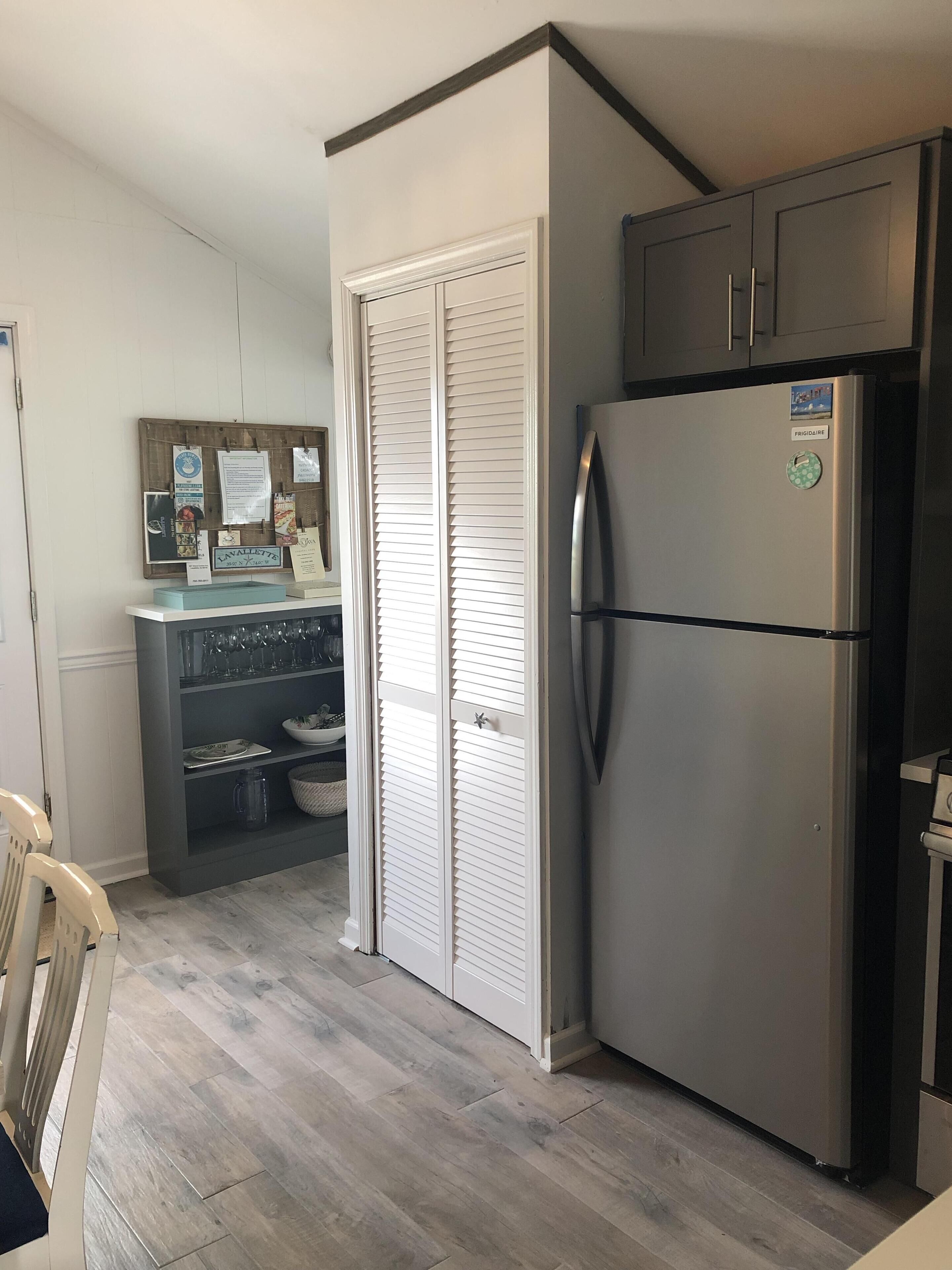 Bond Avenue Lavallette - Awesome beach block apt, steps to beach, (Back Upper)