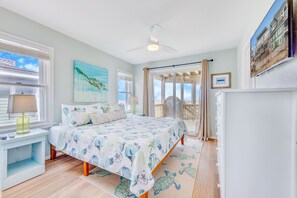 4 bedrooms, free WiFi, bed sheets - Oceanfront Dog Friendly Home in Waves w/ Private Pool, Hot Tub, Tiki Bar, Grill (Waves)