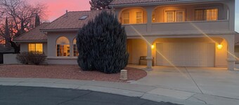 Beautiful Lake Powell Custom Vacation Home