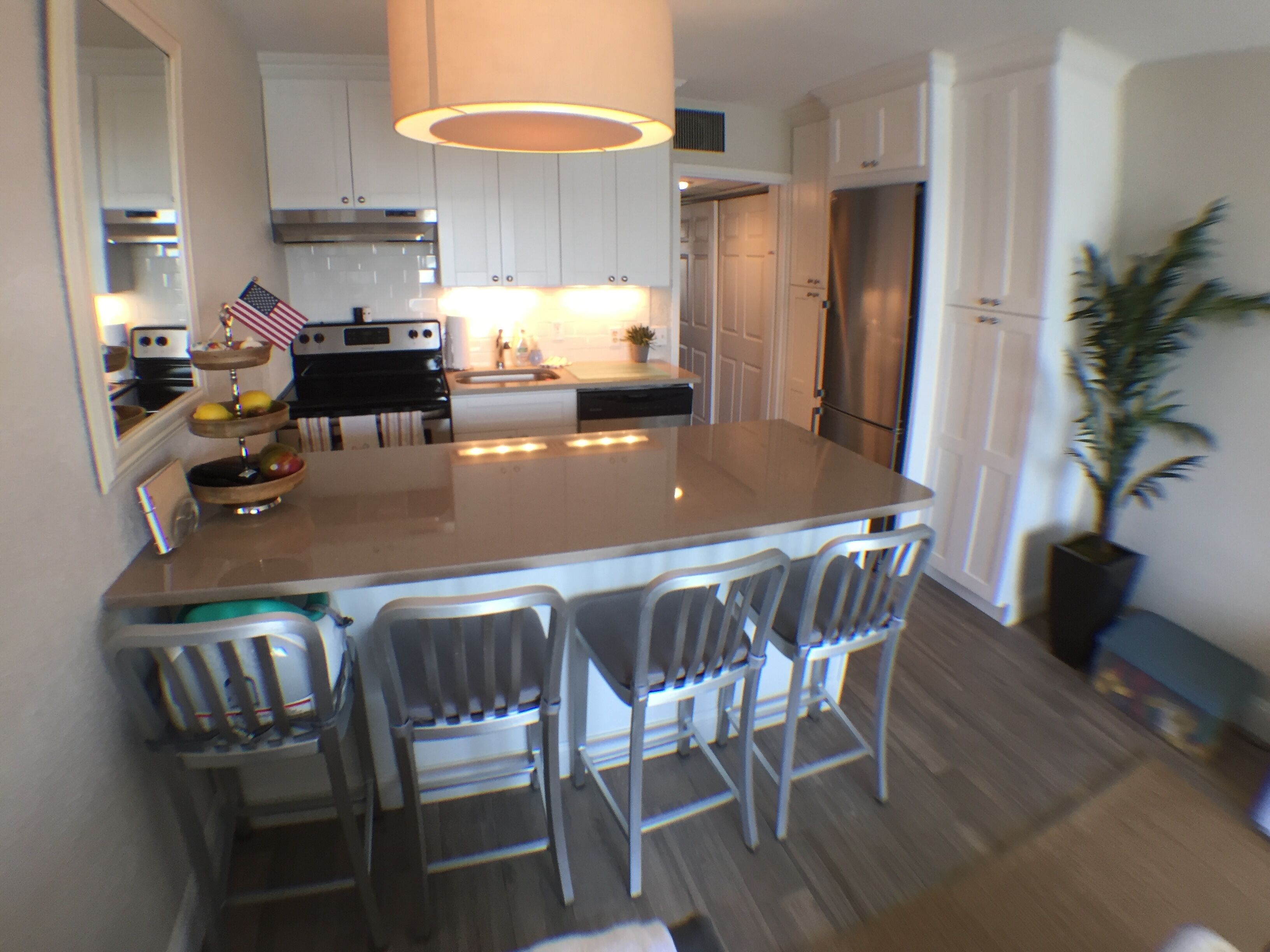 Bayfront retreat in ideal downtown location!