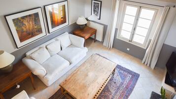 TV, DVD player, books, music library