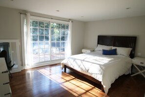 6 bedrooms, iron/ironing board, free WiFi, bed sheets