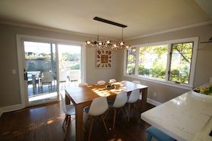 Dining - Wine Country Retreat with Pool, Vineyard, Trampoline, Putting Green and Hot Tub (Santa Rosa)