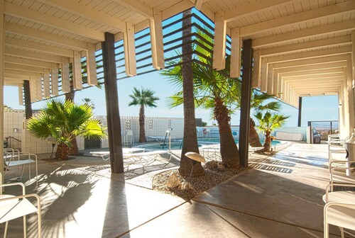 The Getaway 1BR #2: Pool, Mountain View, Kids/Pets welcome
