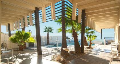 The Getaway 1BR #2: Pool, Mountain View, Kids/Pets welcome