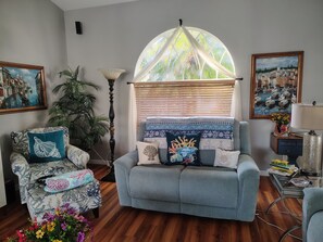 Smart TV, DVD player, video library, stereo -    La dolce vita awaits in this immaculate pool home on fresh water canal.  (Rotonda)