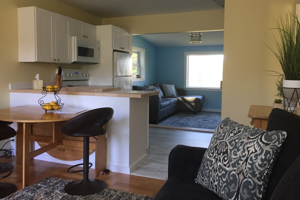 Modern Lakeside "Home Away from Home" Near Santa's Village and Bretton Woods