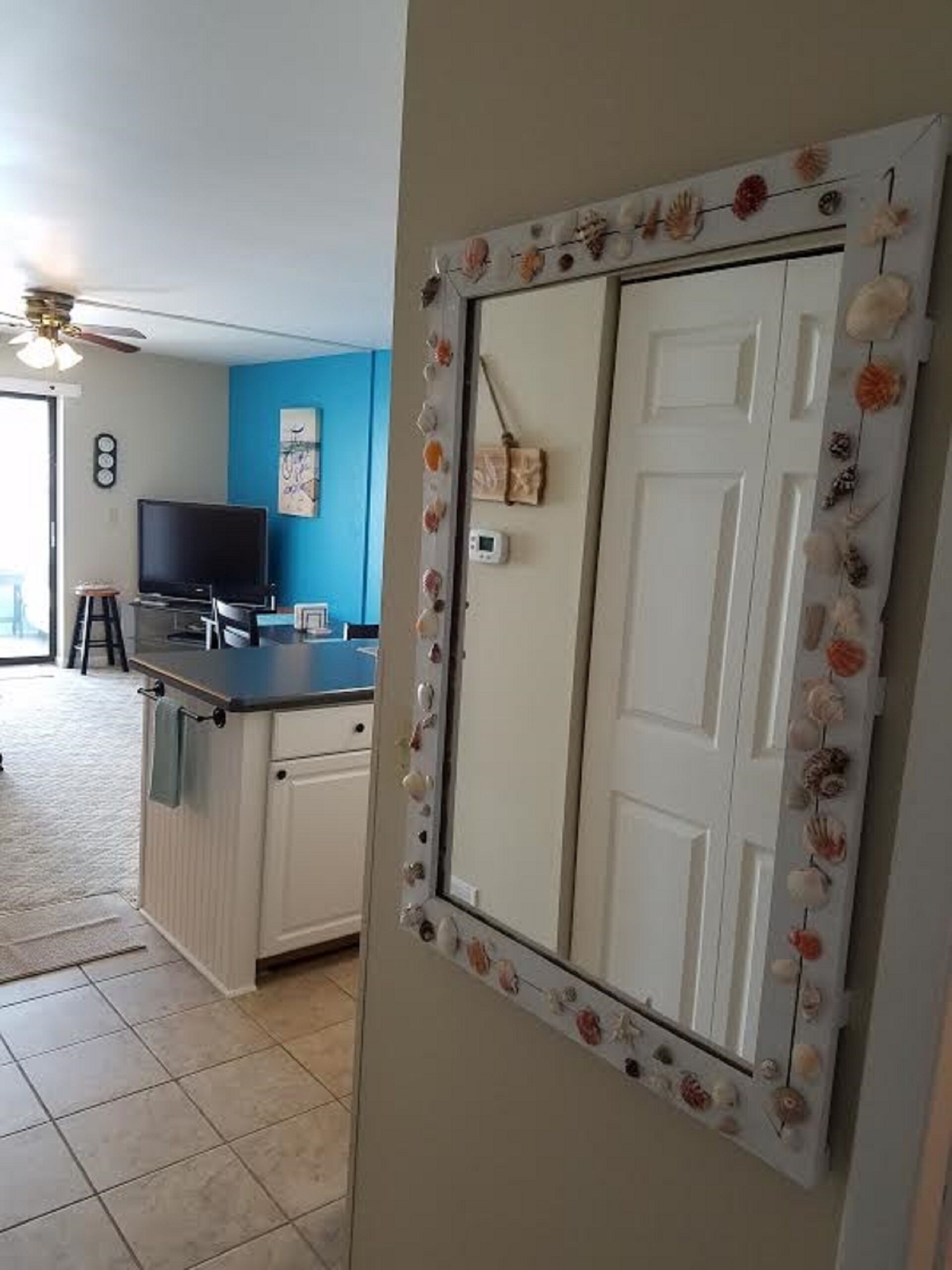 ADORABLE AND AFFORDABLE 1 BDRM -  WITH PRIVATE COURTYARD- SLEEPS 5