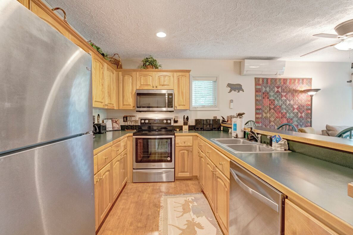 Dishwasher, coffee/tea maker, cookware/dishes/utensils, dining tables