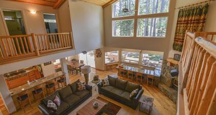 Kantor's Hideout - Roomy Tahoe Donner Home with Private Hot Tub, Pool Table, Darts, near Skiing