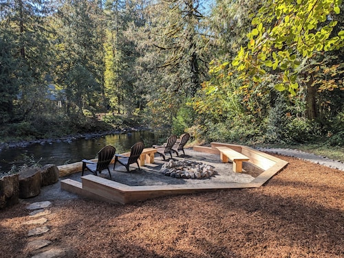 Salmon River Waterfront Cabin w/ Hot Tub! Dog Friendly!