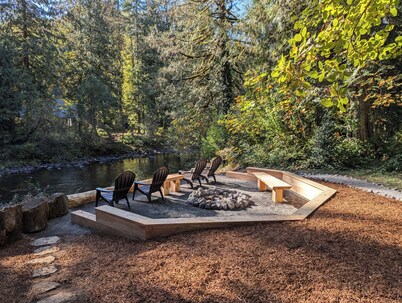 Salmon River Waterfront Cabin w/ Hot Tub! Dog Friendly!