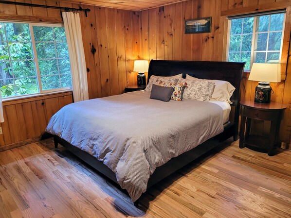 3 bedrooms, desk, travel cot, free WiFi