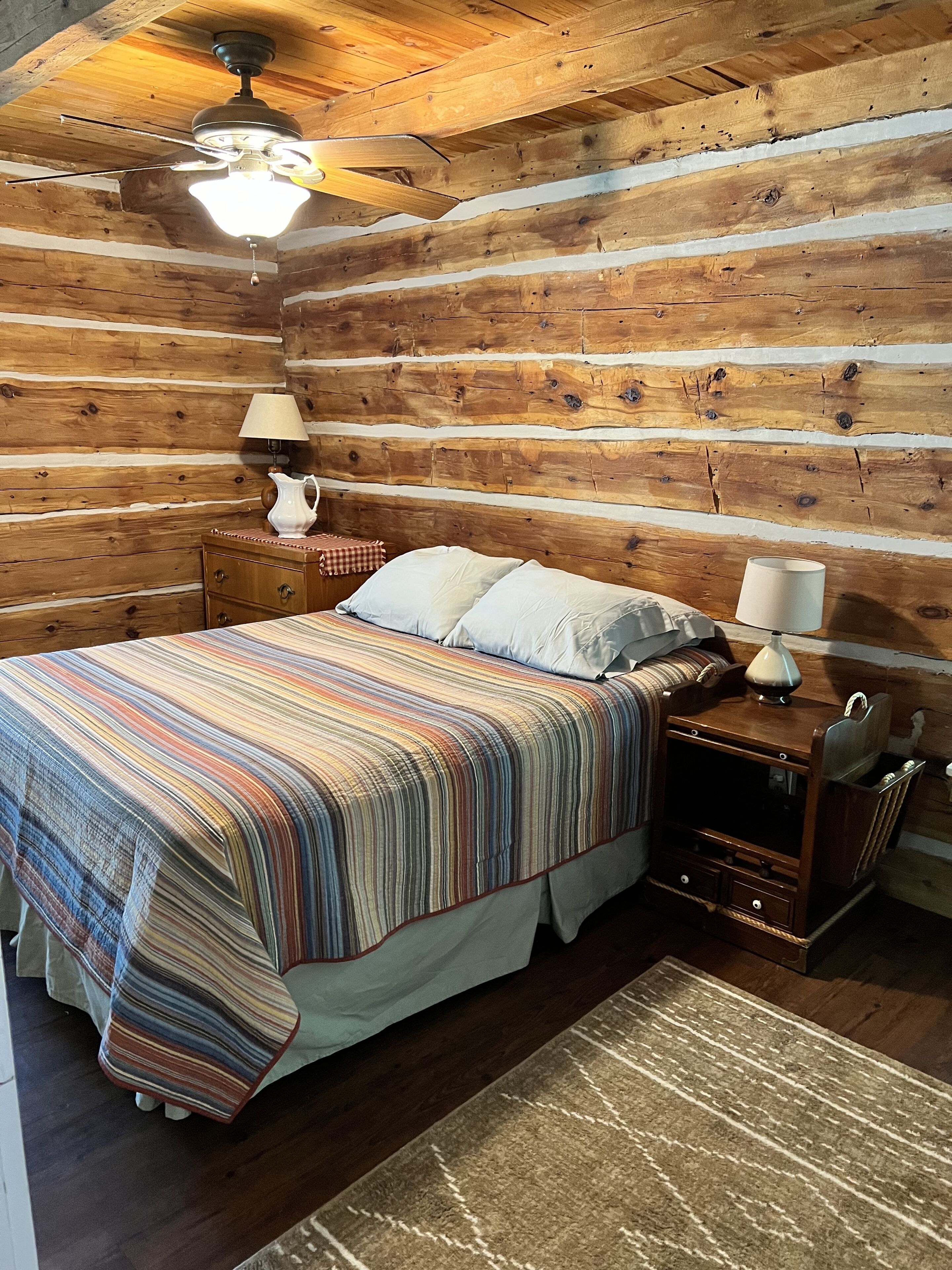 Historic Log Cabin by the Bay (Lake Views)