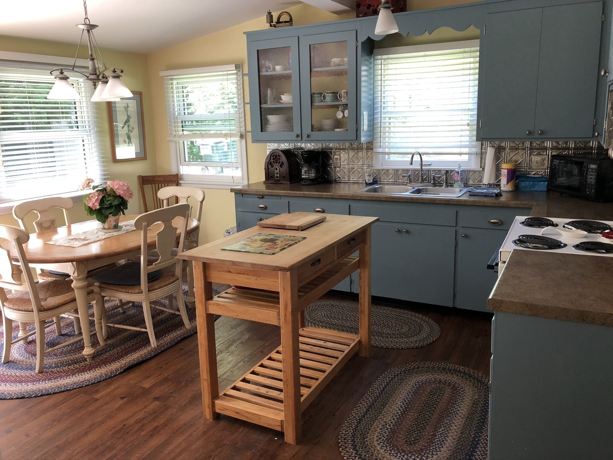 Historic Log Cabin by the Bay (Lake Views)