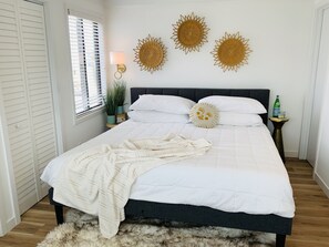 3 bedrooms, iron/ironing board, WiFi, bed sheets - Walk to the beach or pool in this cozy villa. 2 deck spaces with 2 golf carts for enjoyment (Bald Head Island)