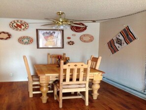 Dining - Resort Condo/Relax/ enjoy the outdoors/mountains. Easy access in Winter/ Ruidoso (Ruidoso)