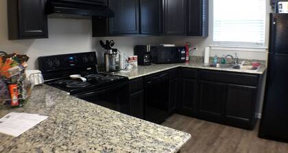 Cozy, Chic Townhouse / Dog Friendly 515B