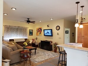 テレビ、DVD プレーヤー、書庫、ビデオライブラリ