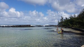 A clear beach with rocky formations and calm waters. - 1 Bdr 1 Bth  House With Whirlpool Tub (Mountain View)