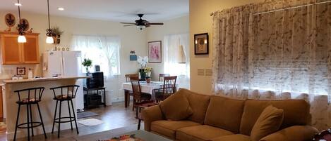 تلفزيون، مشغل دي في دي، كُتُب، مكتبة فيديو