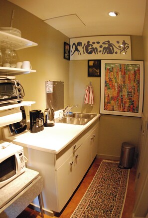 Fridge, microwave, oven, coffee/tea maker