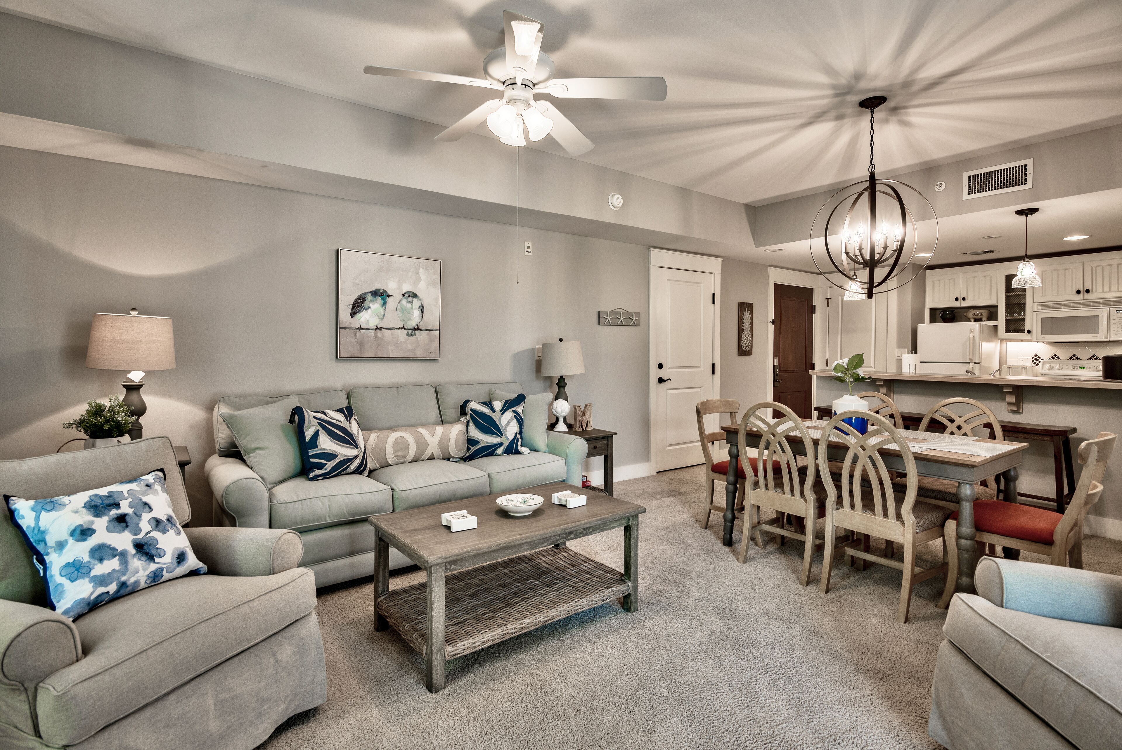 スマートテレビ、暖炉、DVD プレーヤー、書庫