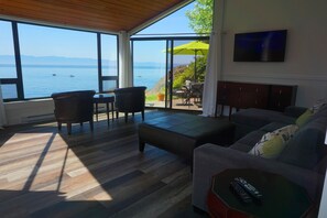 Smart TV, fireplace, video games, table tennis