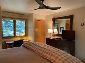 4 bedrooms, iron/ironing board, free WiFi, bed sheets - Townhouse, Downtown Jackson Hole By The Ski Slopes, 5 Miles To Grand Teton Park (Jackson)