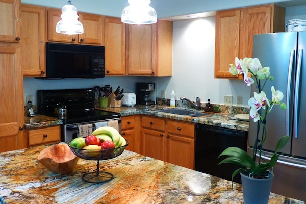 Frigorífic, microones, forn i placa de cuina