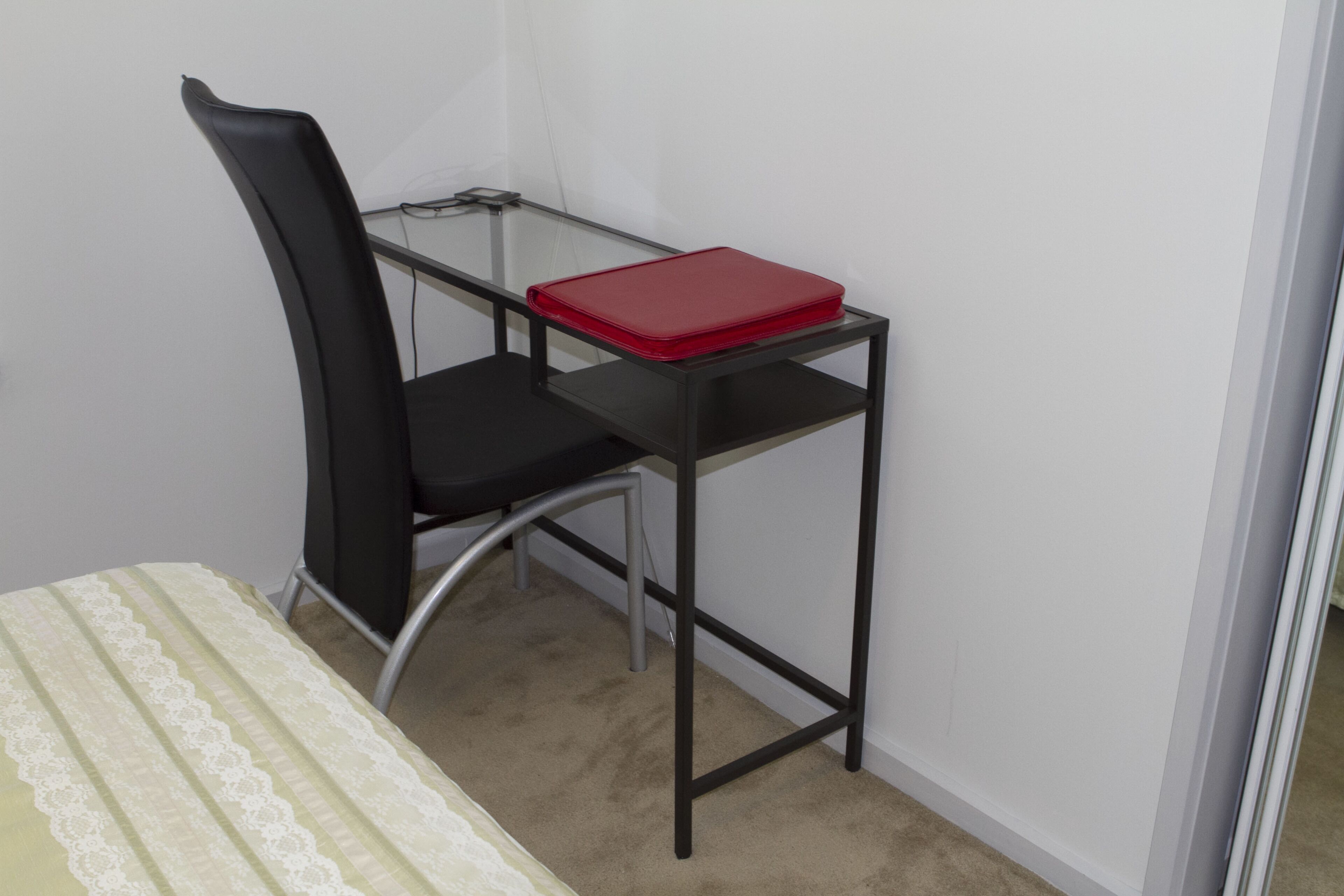 City Edge Apartment, Spacious Terrace, Views to Melbourne City