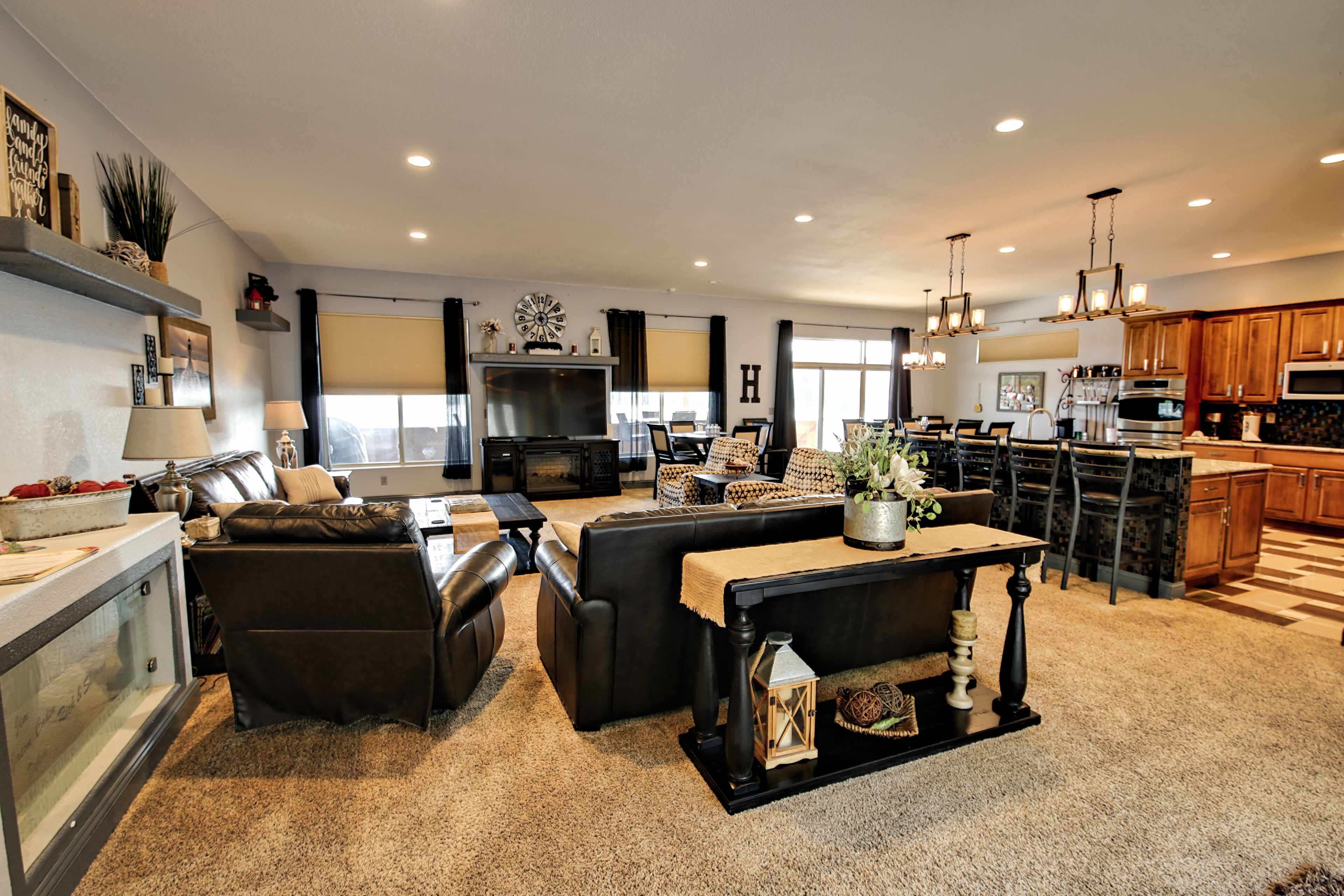 LOZ Family Fun Lakefront Vacation Home #9, 7bdr, 4 baths, sleeps 27