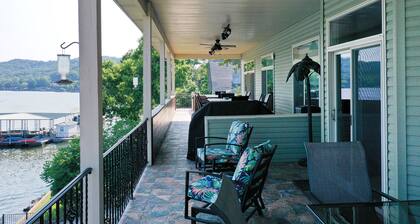 LOZ Family Fun Lakefront Vacation Home #9, 7bdr, 4 baths, sleeps 27