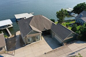 Exterior - LOZ Family Fun Lakefront Vacation Home #9, 7bdr, 4 baths, sleeps 27 (Roach)
