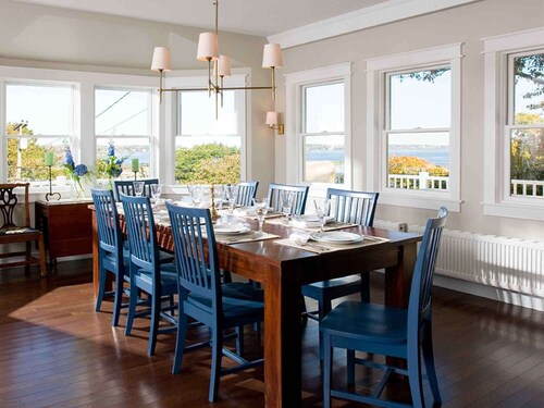 Amazing Views, and Comfortable Spaces in this Well Appointed Sanctuary