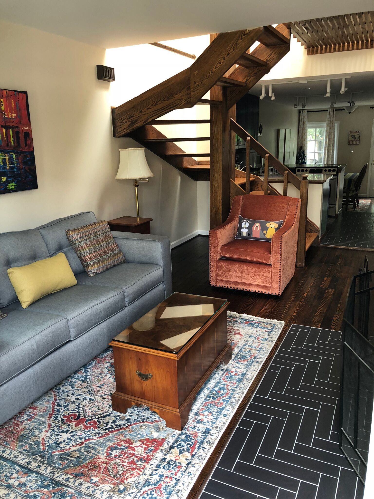 The Dog House, a convenient stylish 2BR townhouse in charming Old Town