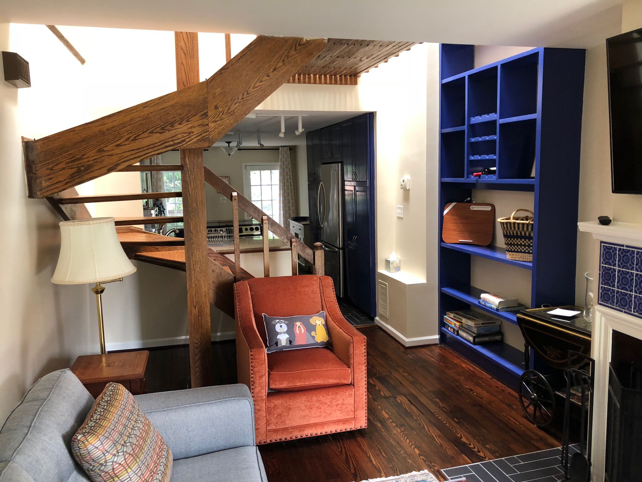 The Dog House, a convenient stylish 2BR townhouse in charming Old Town